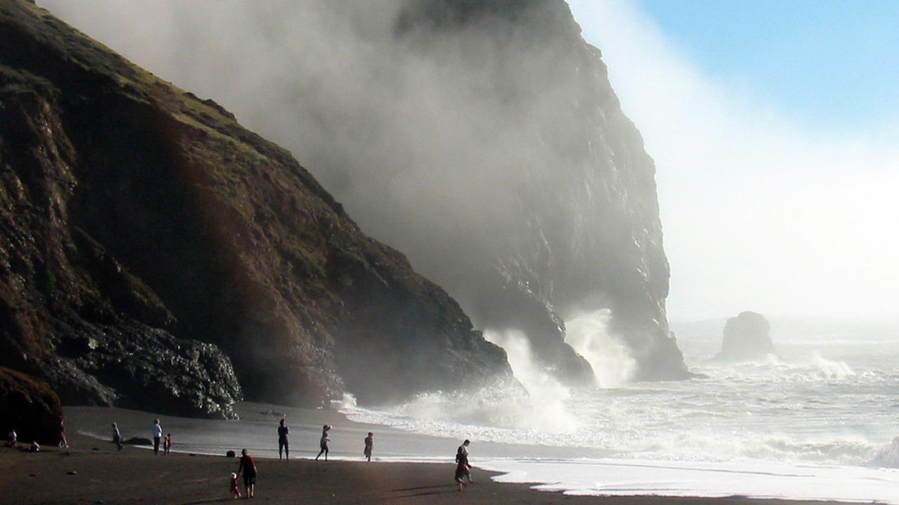 A_TEVA_130723_JMa_001_2x1.jpg Waves crash on the shores of Sandy Hills