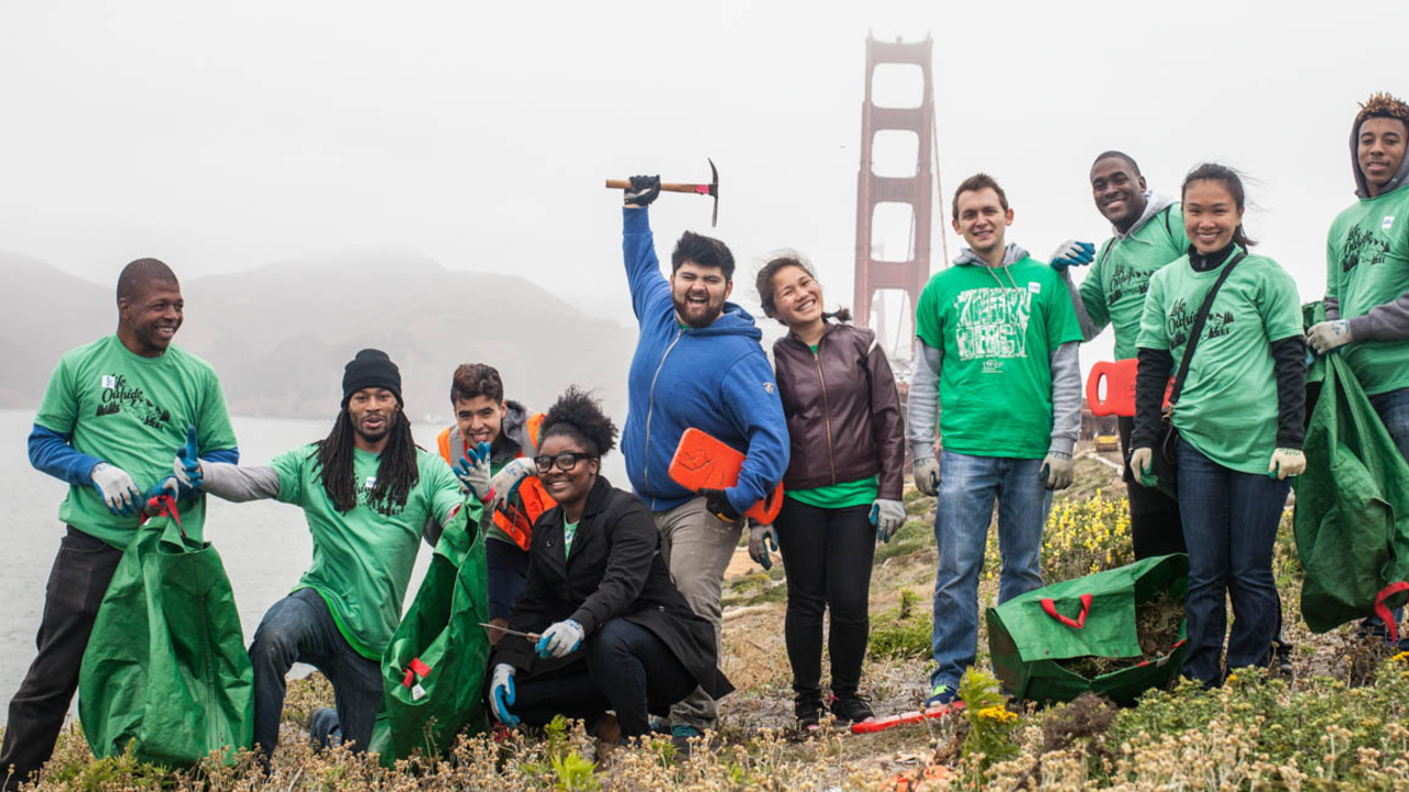 PRSF_150613_MDu_149_hero.jpg Park Stewardship Team at the Presidio Bluffs