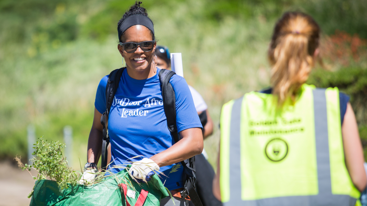 LAEN_160416_MDu_0928_2x1.jpg Volunteer at Lands End on Martin Luther King Jr. Day 2016