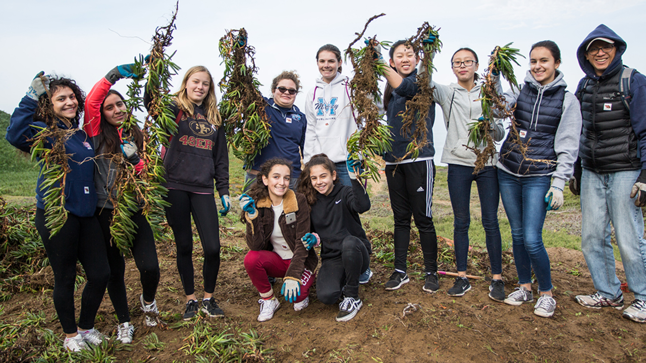 FOFU-20180115-MDu-156_2x1.jpg Volunteers at work