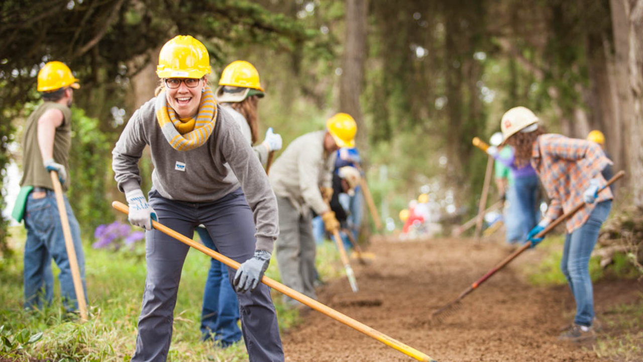 FOMI_150606_MDu_303-feature.jpg Stewardship Trail Volunteers in Fort Miley