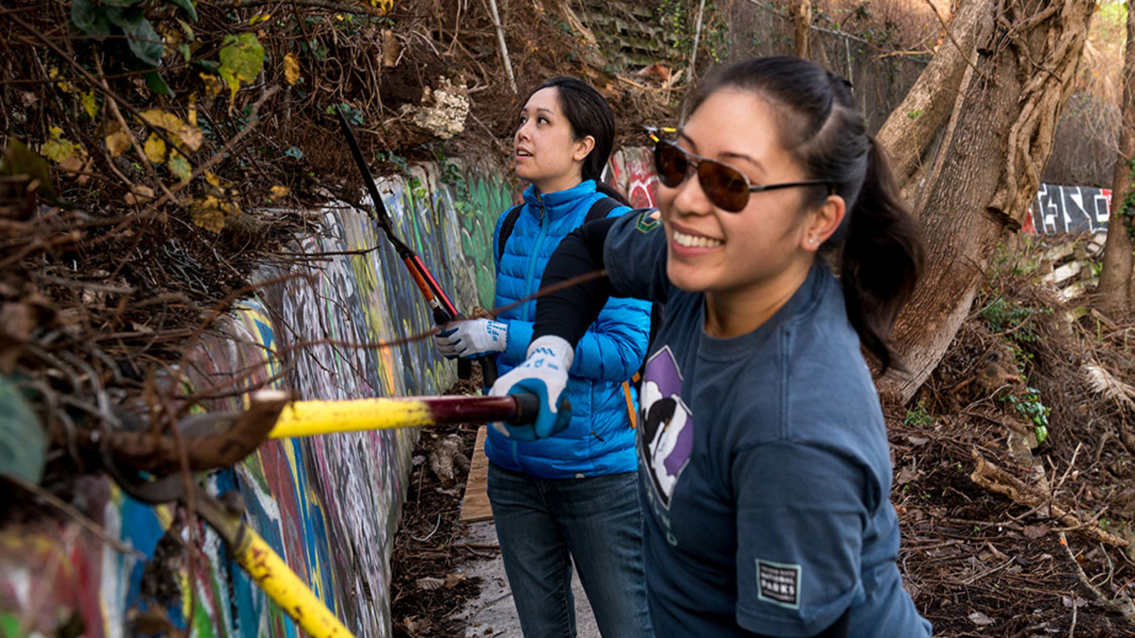 FOMA-180115-PMM-2144-feature.jpg Volunteers Working in Black Point Historic Gardens
