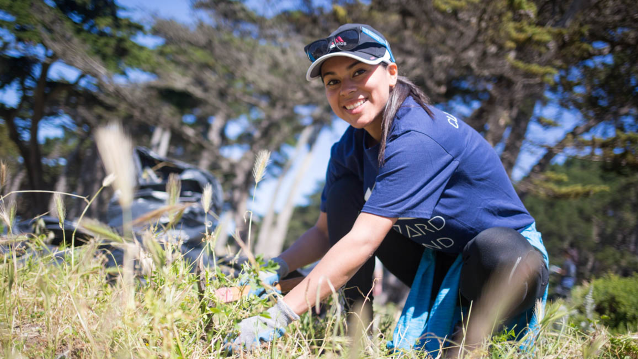 LAEN_160416_MDu_0615-feature.jpg Volunteer at work in Lands End